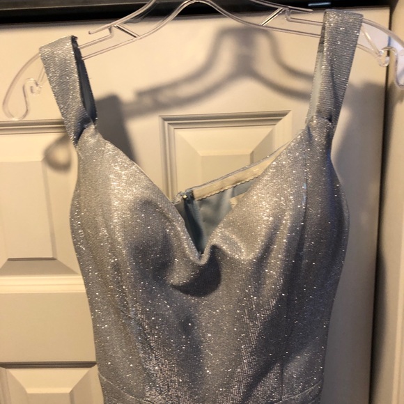 Gown - Picture 7 of 8